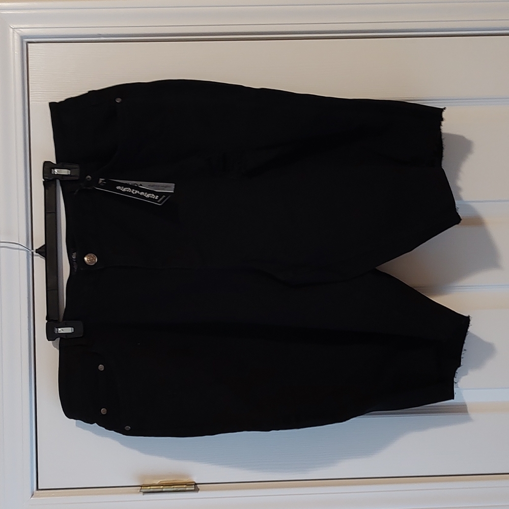 Eighty Eight Premium Bermuda Shorts